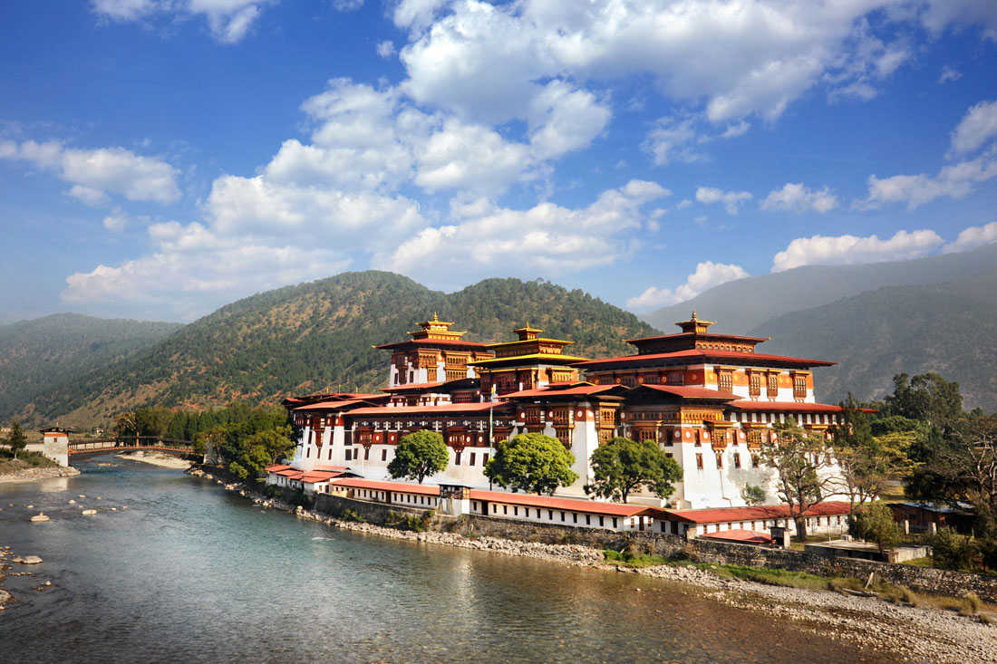 http://lystravel.com.vn/wp-content/uploads/2016/08/PUNAKHA-DZONG-bhutanFILEminimizer.jpg