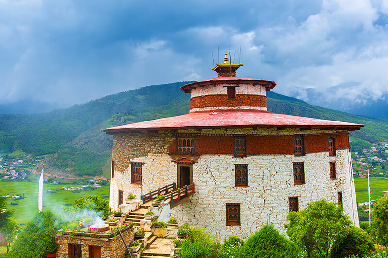 http://vyctravel.com/libs/upload/ckfinder/images/Bhutan/Bhutan%20Nepal/Th%C3%A1p%20canh%20Ta%20Dzong%201%20(1).jpg